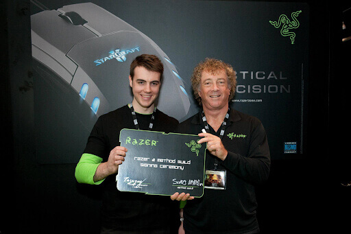 method signs first sponsor with razer.jpg